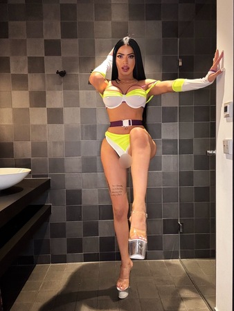 TS Sara Doll, Berlin