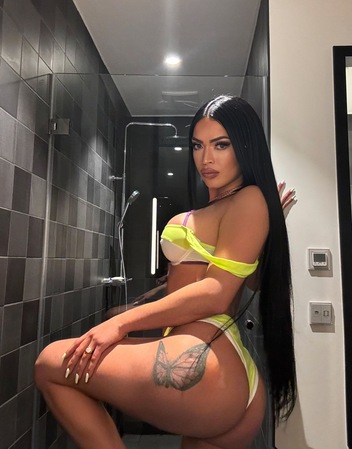 TS Sara Doll, Berlin