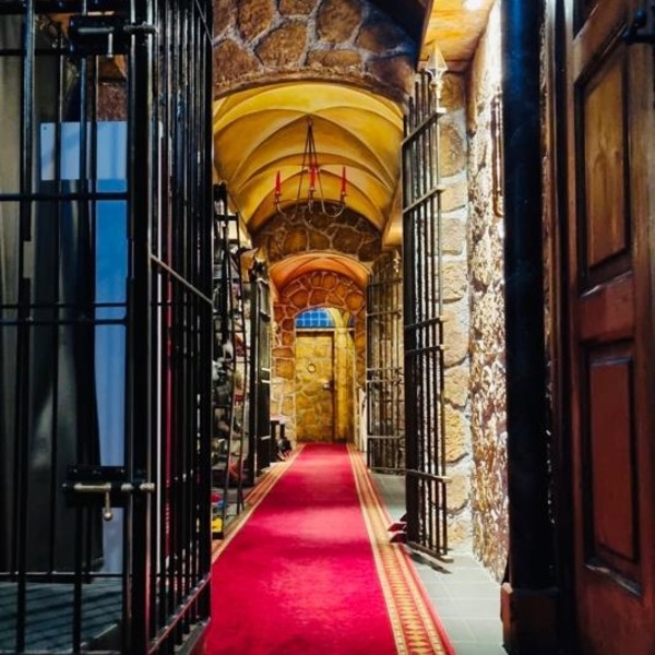 Foto von Castell Roissy - Bizarrstudio