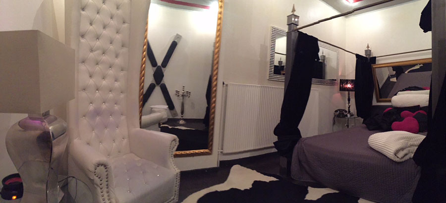 Foto von Castell Roissy - Bizarrstudio