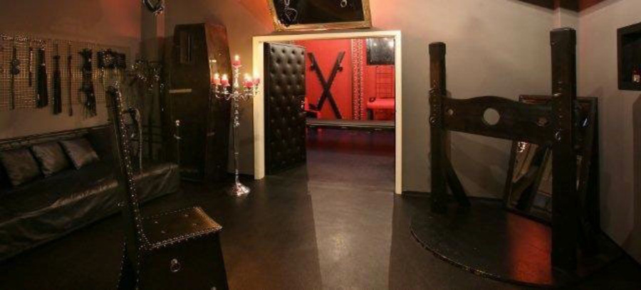 Foto von Castell Roissy - Bizarrstudio