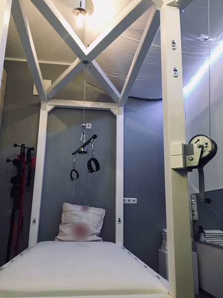 Foto von Castell Roissy - Bizarrstudio