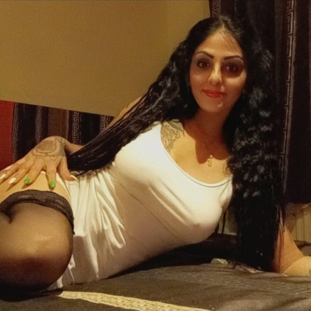 Deriya im Club Royal, Neustadt