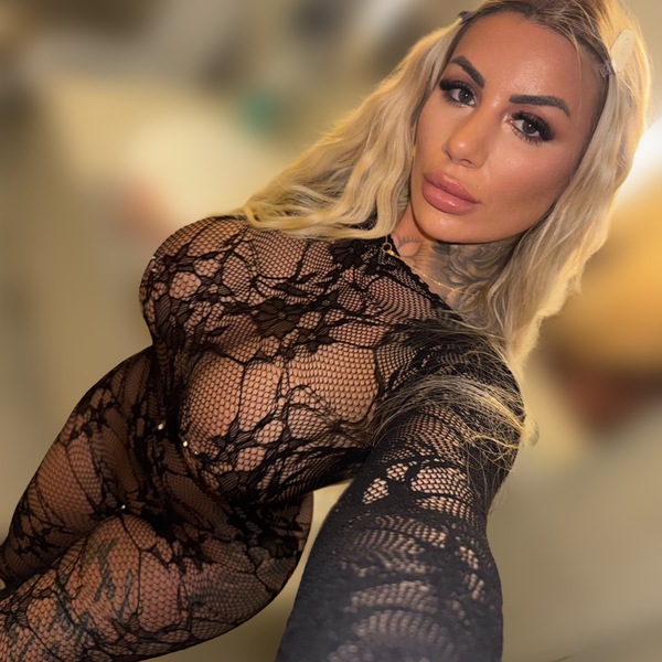 Aleyna - neue Nummer ! 24/7 Party Gäste willkommen.