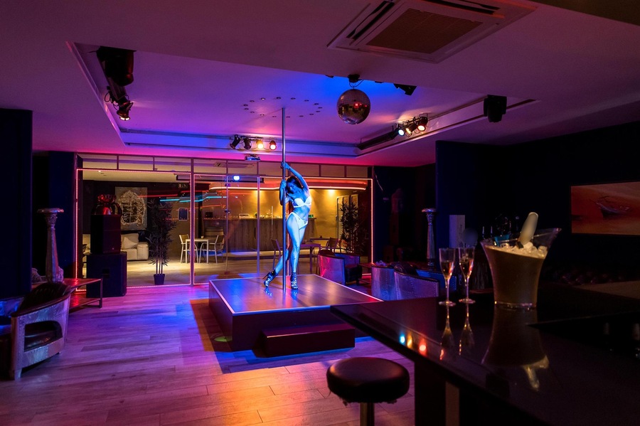 Foto von Willkommen im größten und exklusivsten Club der Region...