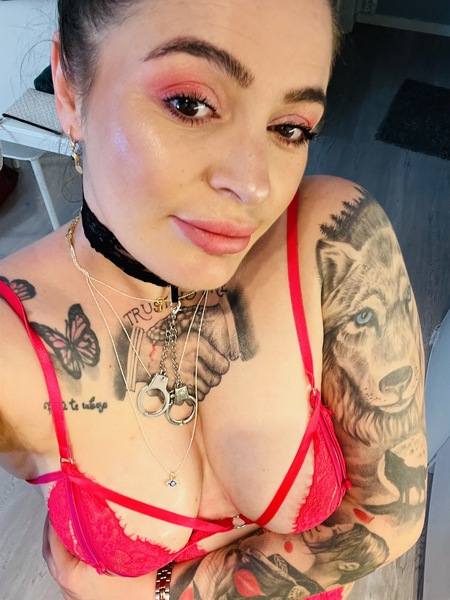 Foto von Alyona Squ*rting intime behaart