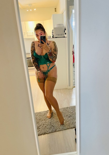 Foto von Alyona Squ*rting intime behaart