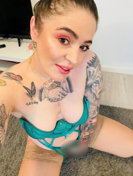 Foto von Alyona Squ*rting intime behaart