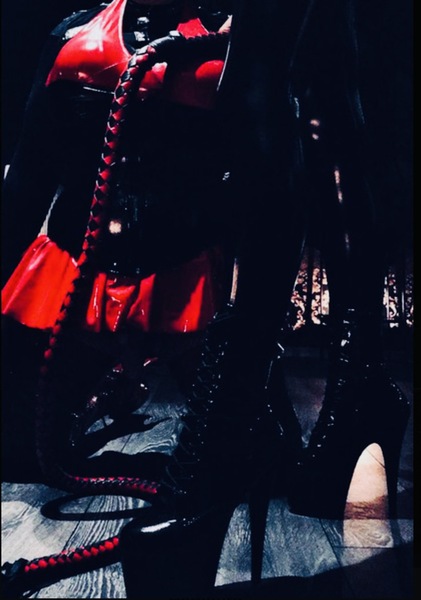 Foto von Alyona Squ*rting intime behaart