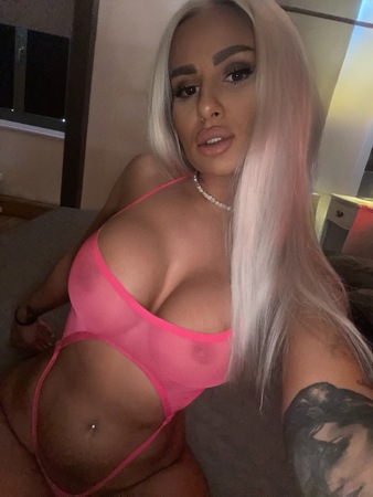 Céline Bilder sind aktuell und 100 % Original, Dortmund