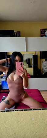 Jessica AV Queen, Gera