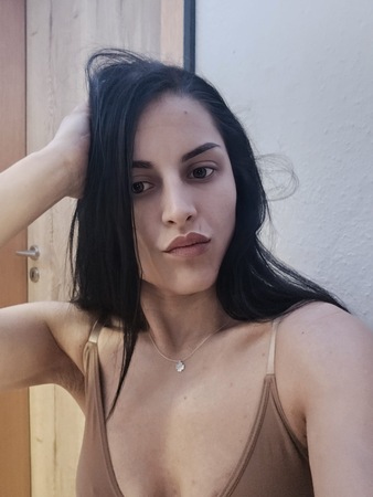 Jessica AV Queen, Gera