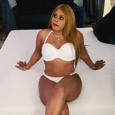 Naomi bei Lady Blond