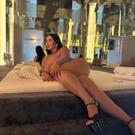 SELENA NEU NEU NEU, Essen