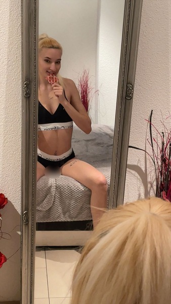 Foto von Viktória **GANZ NEU IN DER STADT**NUR WHATSAPP*