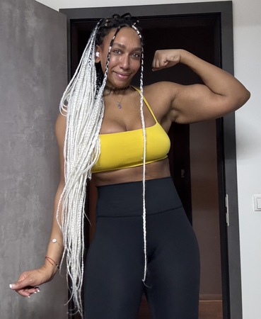 PERV. 193 MASSEURIN AINA, Stuttgart