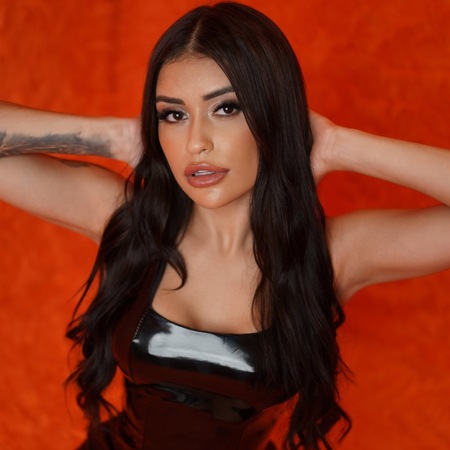 Stunning Eduarda
