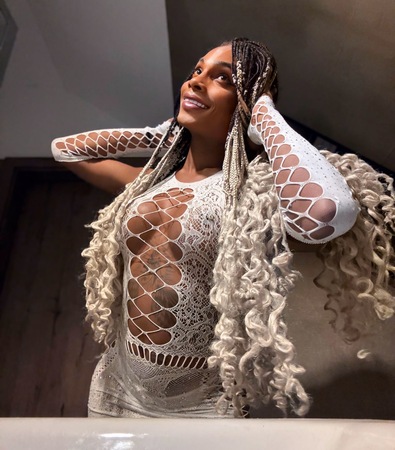 TS Adhara Foxx, Bielefeld