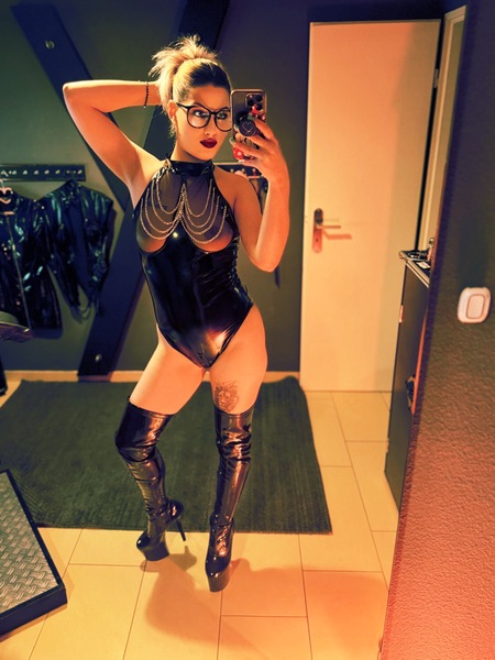 Foto von Domina Aida - Von Zart bis Hart 