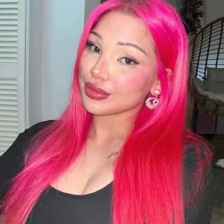 Lina  nur über WhatsApp