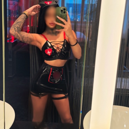 Aleksandra  100% REAL-Haus/ Hotelbesuch/ Büro