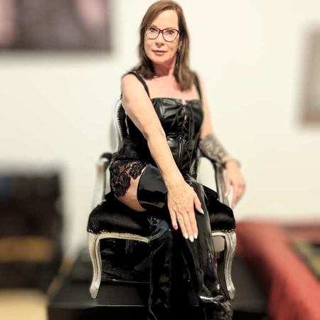 Neu! Madame Loredana, Neuss