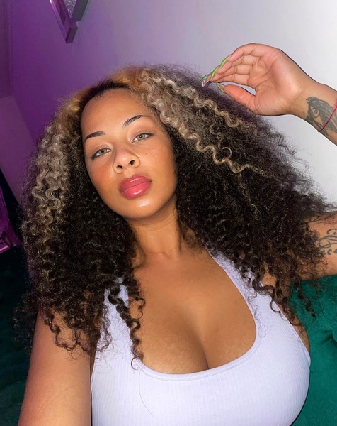 Foto von BONI - 100% curvy deutsch/latina NUR BIS SONNTAG !!