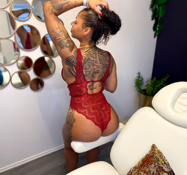 Foto von BONI - 100% curvy deutsch/latina NUR BIS SONNTAG !!