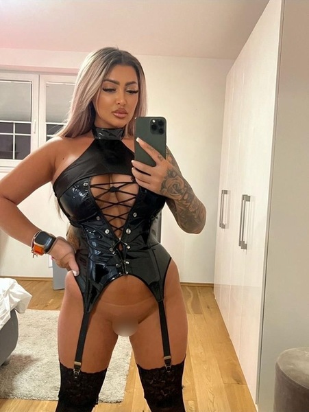 Foto von Vollbusiges L*TSCH L*DER VALENTINA