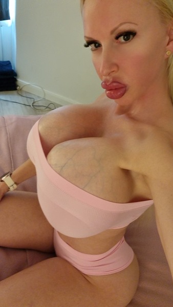 Foto von Nova Nice - Boob Star