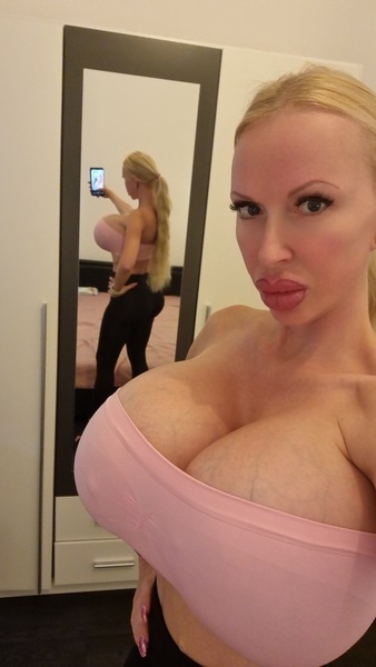 Foto von Nova Nice - Boob Star