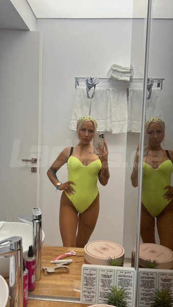 Foto von Julia blond