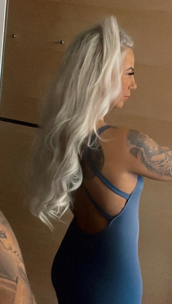 Foto von Heidi deutsch -Partygäste willkommen