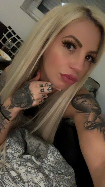 Foto von Heidi deutsch -Partygäste willkommen