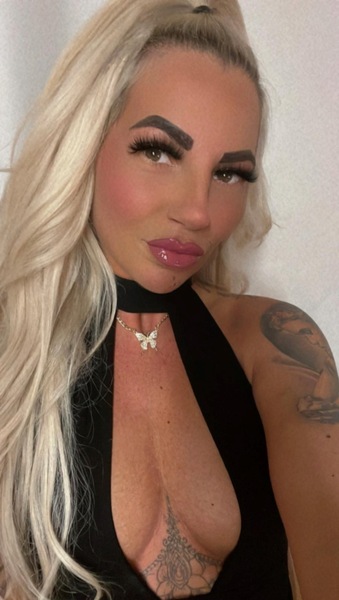 Foto von Heidi deutsch -Partygäste willkommen