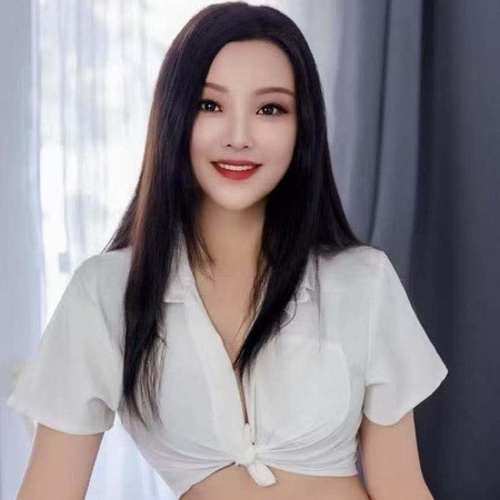 Asia Maya Über WhatsApp