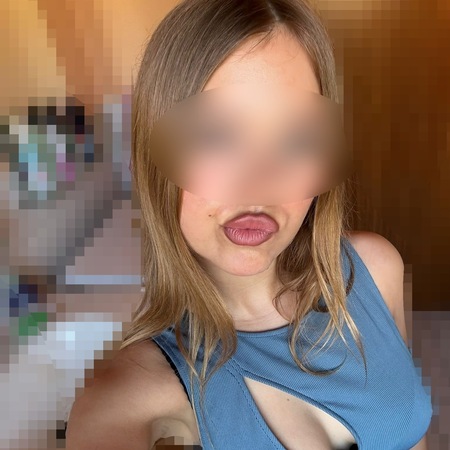 Teeny Girl Luna (20J.), Berlin