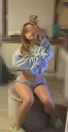 Teeny Girl Luna (20J.), Berlin