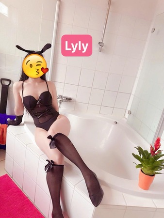 Asia Girl Lyly (25J.), Stendal