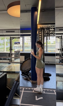 Laura, Stuttgart