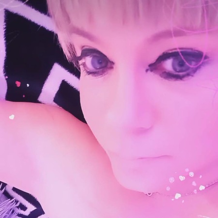 <img src="https://static.ladies-cdn.de/ladies/images/static-cdn/ladies-stars/img/ladies-stars-logo-icon.svg" class="starsContentIcon" />Sara, Mannheim