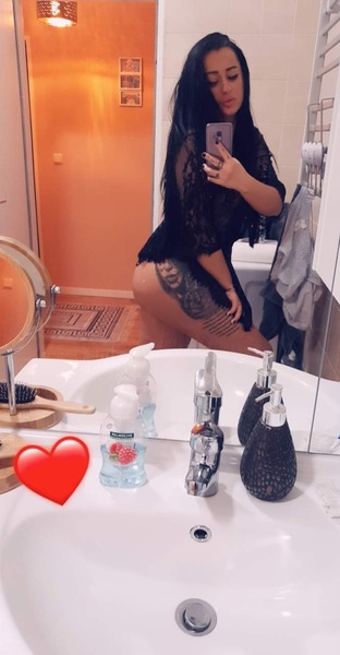 Foto von Rebeca Queen off Bl*w and Party