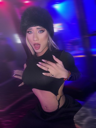 TS Ava Thunder, Berlin