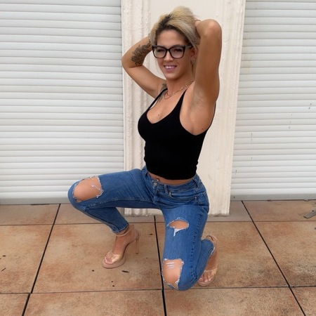 <img src="https://static.ladies-cdn.de/ladies/images/static-cdn/ladies-stars/img/ladies-stars-logo-icon.svg" class="starsContentIcon" />Chantal, Leipzig