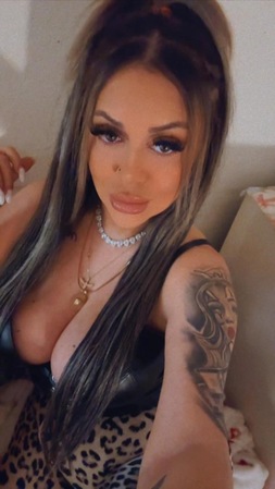 Kleine Jessy 1.40 m Party Frau, Hannover