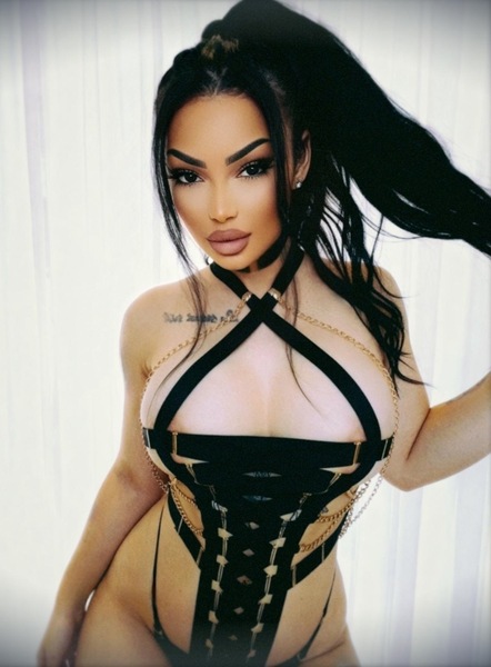 Foto von Alina BJ Queen  ZUM 1MAL IN DER STADT