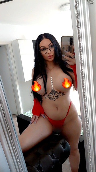 Foto von Alina BJ Queen  ZUM 1MAL IN DER STADT