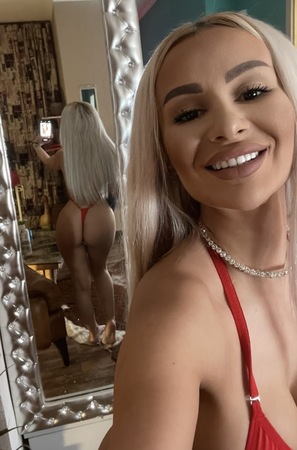 Céline Bilder sind aktuell und 100 % Original, Gelsenkirchen
