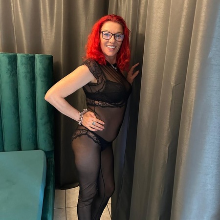 Gabriela im Palais 6, Rosbach vor der Höhe