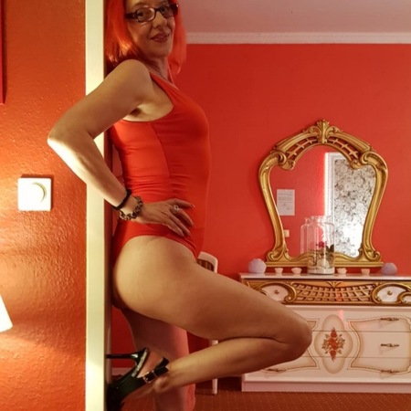 Gabriela im Palais 6, Rosbach vor der Höhe